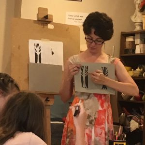 Tami Sciola teaches summer art camp